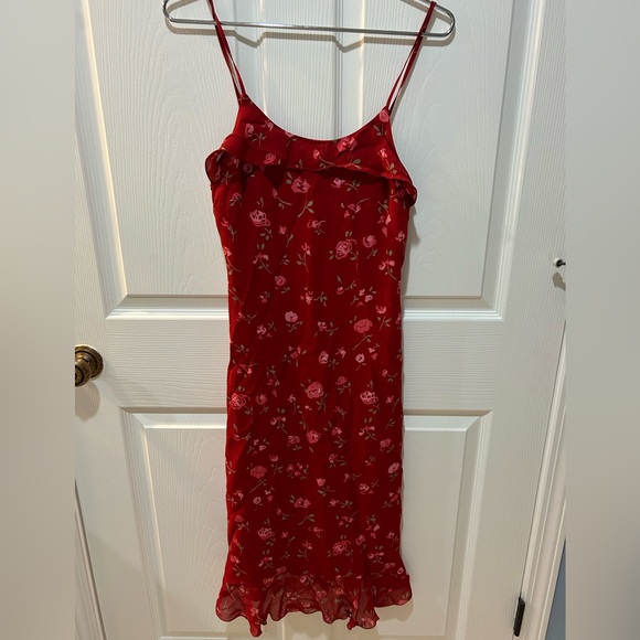 American Eagle Outfitters Dresses & Skirts - American Eagle Outfitters Red Floral Romantic Dress Size 0